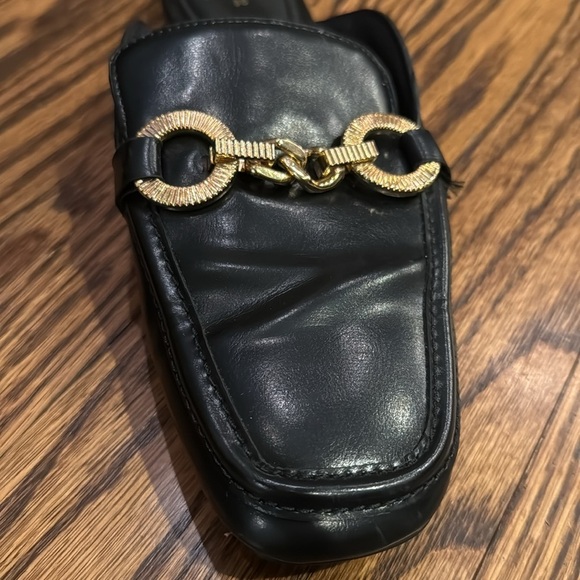 Z Zara Women’s 38/7.5 Slip On Loafer Faux Leather Shoe Large Gold Painted Chain - Picture 3 of 6